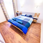 Luxury 2 Apartamento *